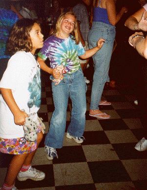 Jenny Waits and Abby Sapadin groovin'