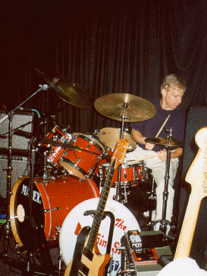 Tom Woliver played one set on drums, David Sapadin one set on keyboards